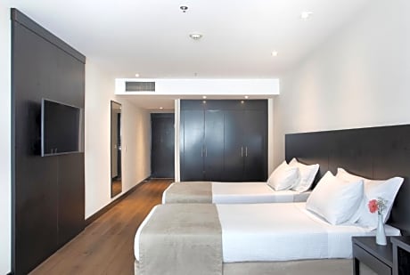 Family Suite (4 Adults + 2 Child)