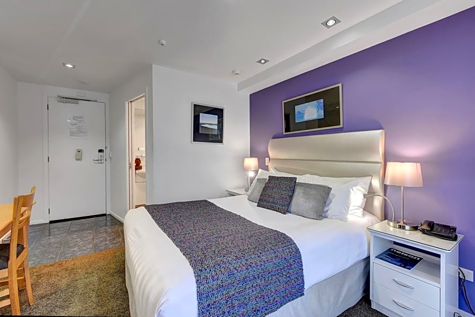 Trailways Hotel Nelson