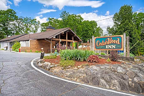 CedarWood Inn