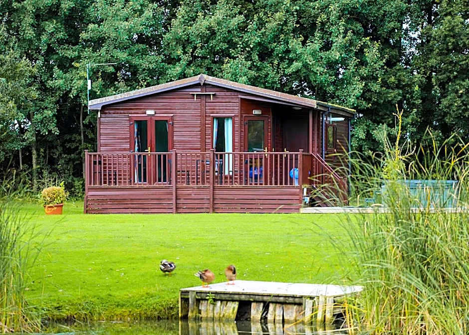 Paradise Lakeside Lodges