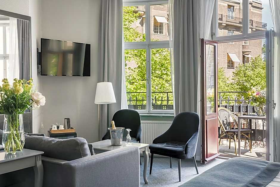 Crystal Plaza Hotel