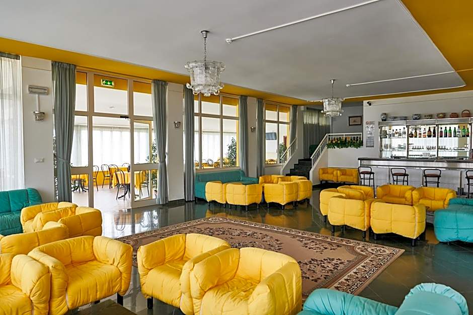 Hotel Caesar B&B Fronte Mare in Centro di Milano Marittima