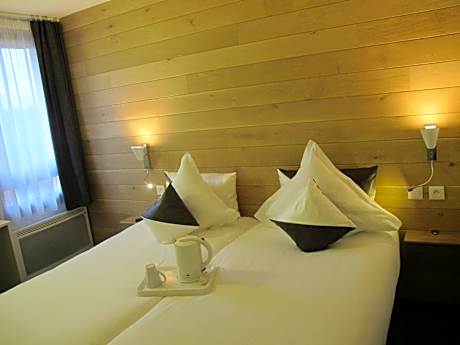 Standard Twin Room - Non-Smoking