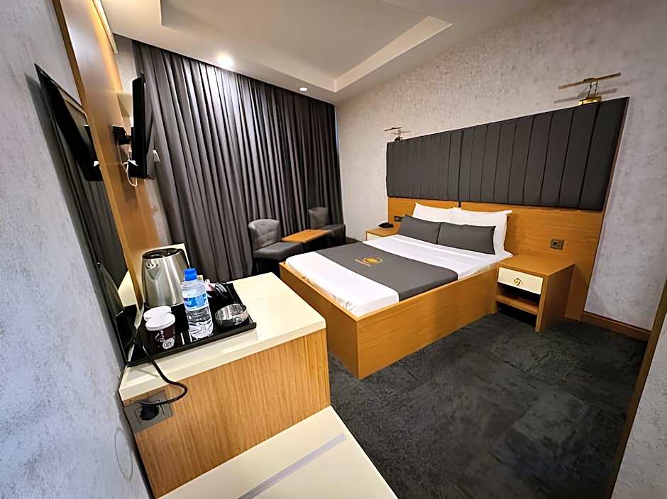E5 PARK OTEL