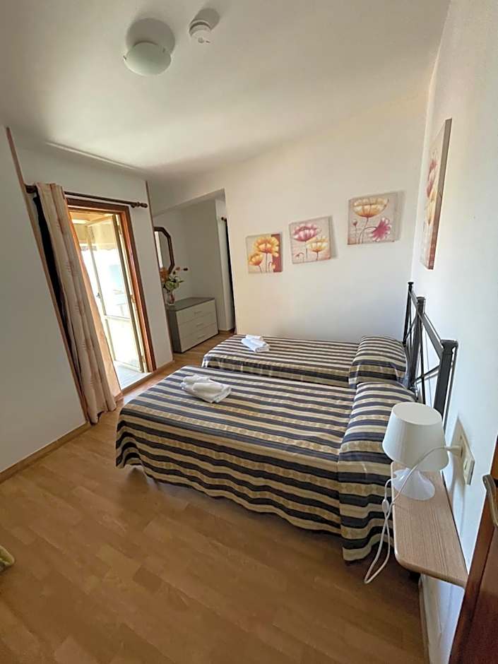 Photo 1 of 6 of Quadruple Room