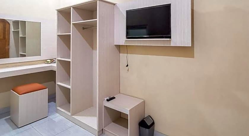 RedDoorz near Pantai Pancer Door Pacitan