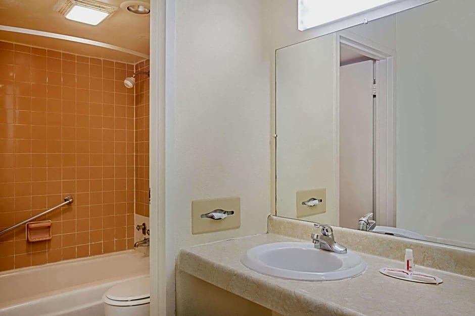 Bristol Parkway inn