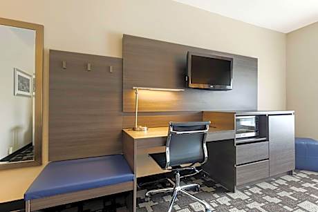 Accessible - 1 King, Mobility Accessible, Roll In Shower, Non-Smoking, Full Breakfast