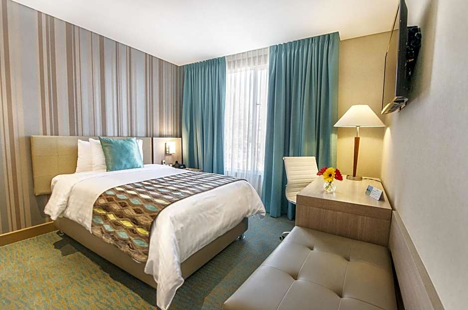 Hotel Plaza Suites