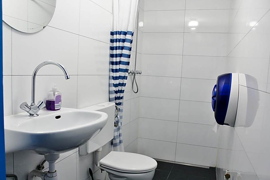 The Flying Pig Beach Hostel Age 18 to 40