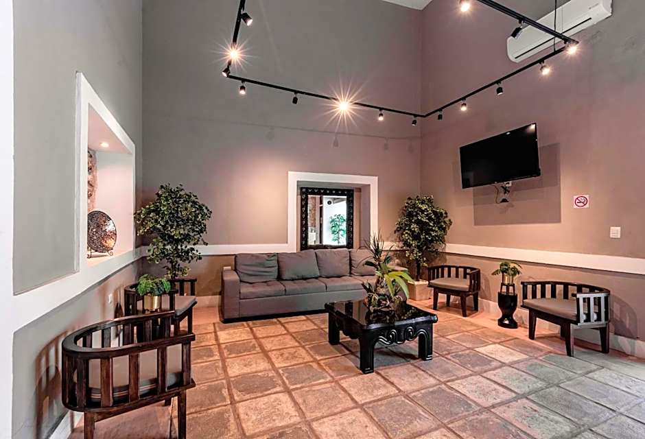 Hotel Colonial Zaci by GuruHotel