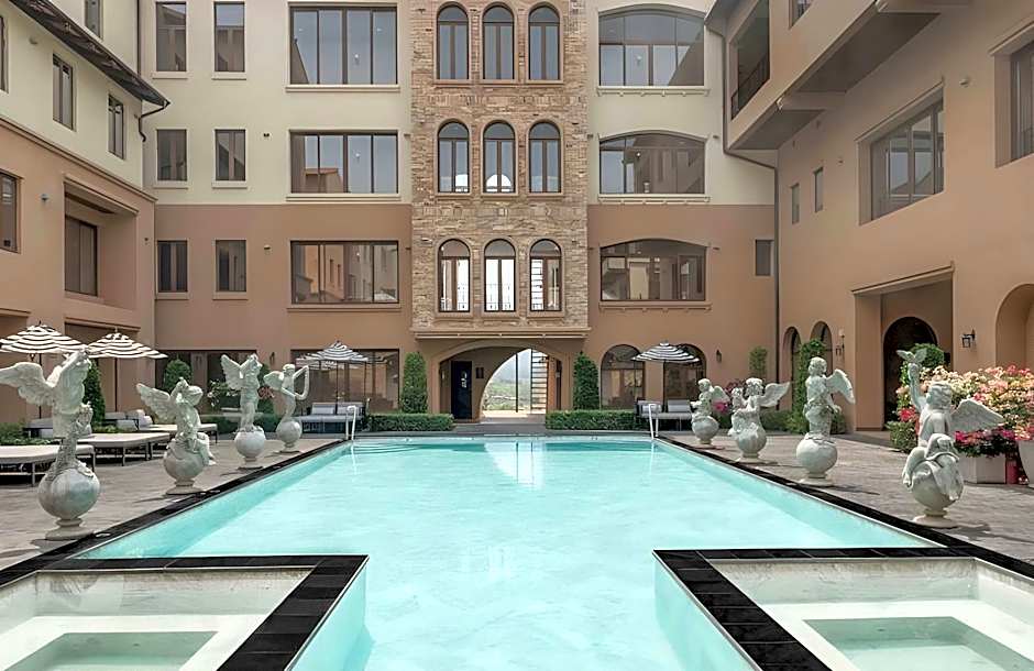Toscana Valley Town Square Suites
