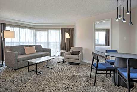 1 Bedroom Suite, 1 King, Sofa bed