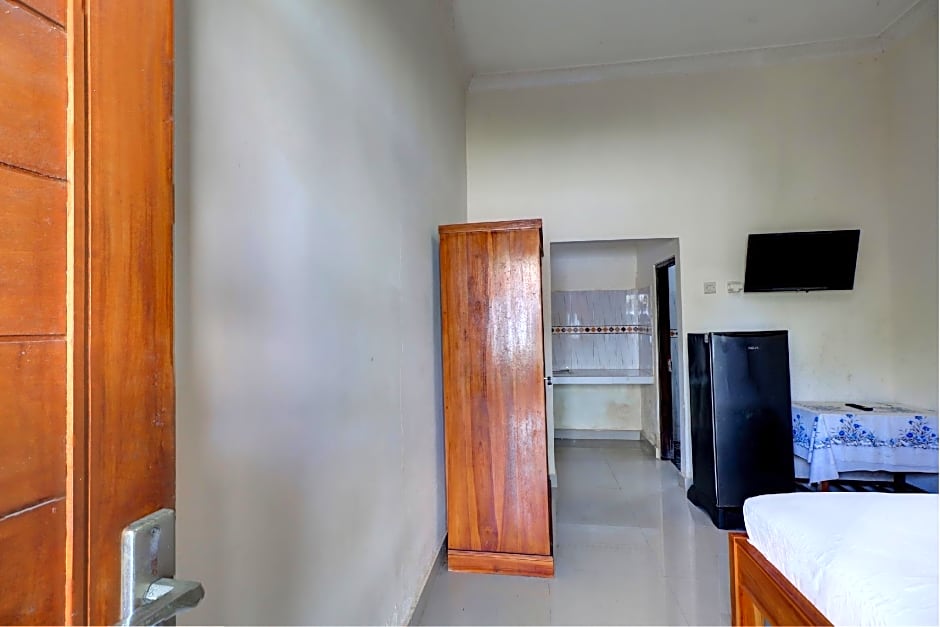 OYO Life 92838 Kost Ibu Surya
