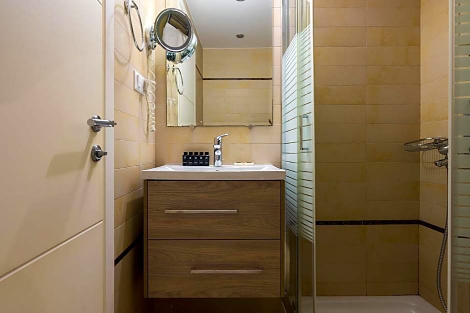 Rouchotas Apartments