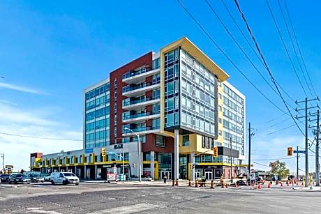 Bright Suites Finch West steps to Metro by hotel DUKE