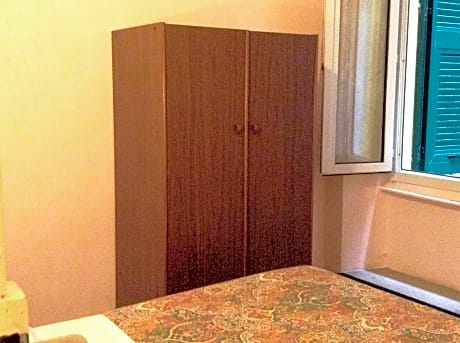 Single Room with Shared Bathroom