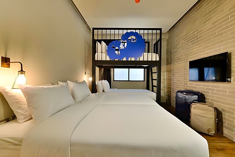 Kokotel Bangkok Surawong