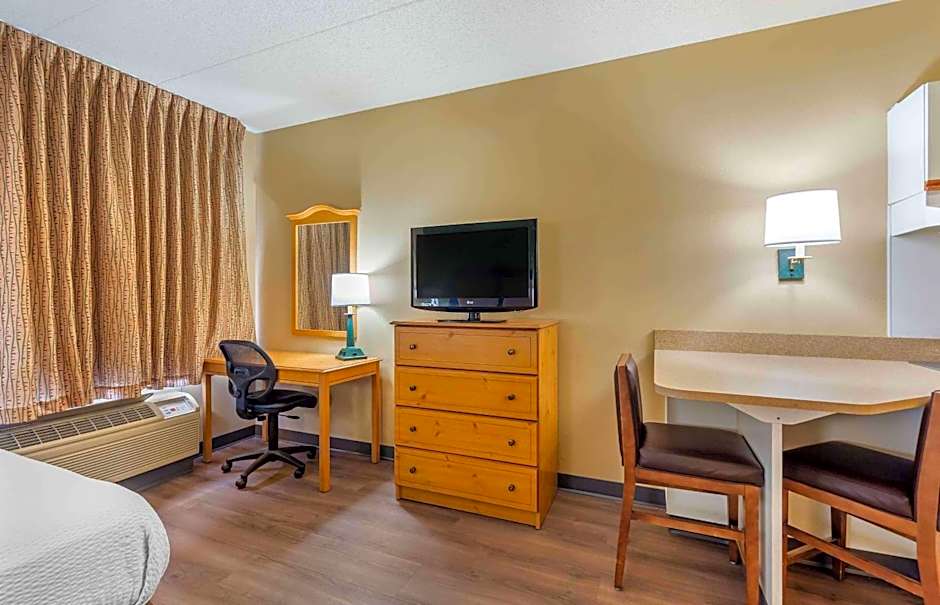 Extended Stay America Select Suites - Chicago - Lombard - Oakbrook