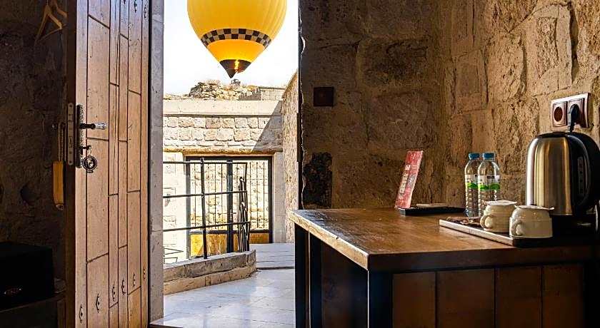 Ares Cave Suites