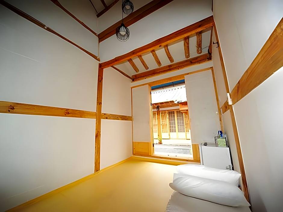 Gaeunchae Hanok Guesthouse Jeonju