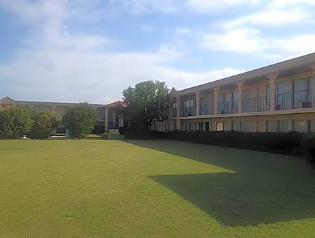 Red Roof Inn Fort Worth West