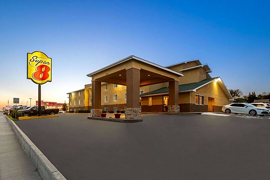 Super 8 by Wyndham Dodge City
