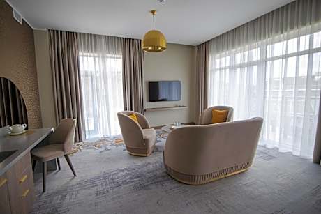 Suite with Treatment Package "Mini“