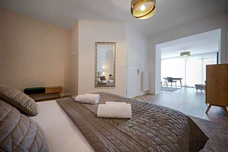 Apartment with Lake View