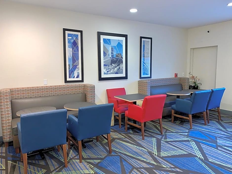 Holiday Inn Express Hotel & Suites Chicago-Libertyville