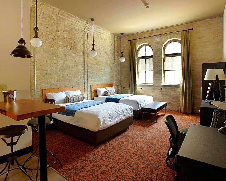 Brewhouse Inn And Suites