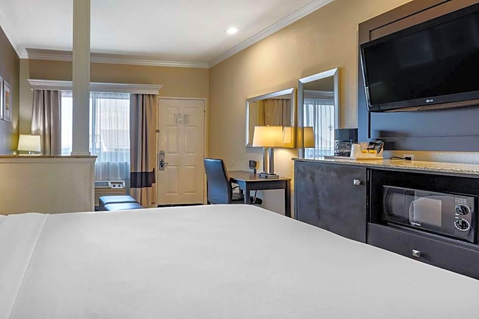 Comfort Inn & Suites Huntington Beach