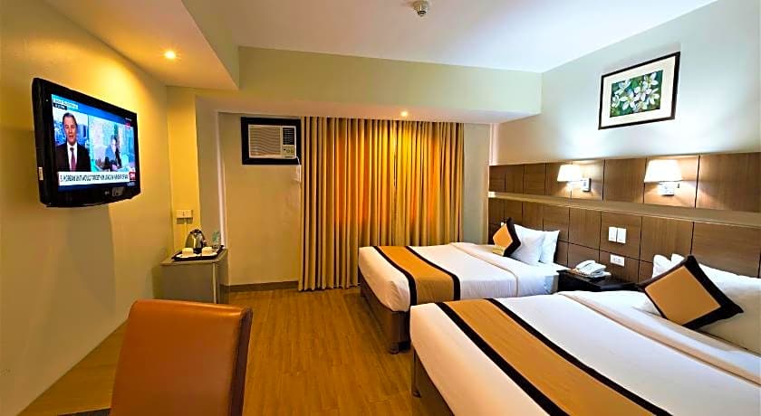 Pinnacle Hotel And Suites