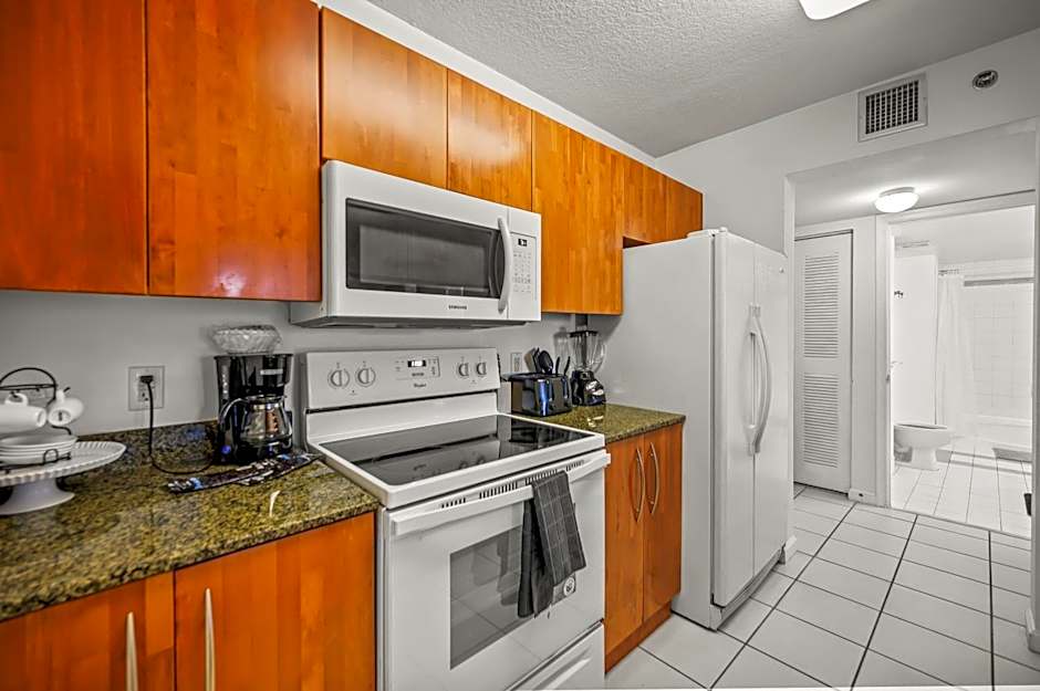 LUXURIOUS 1BR HIGH RISE CONDO BRICKELL-Free Parking