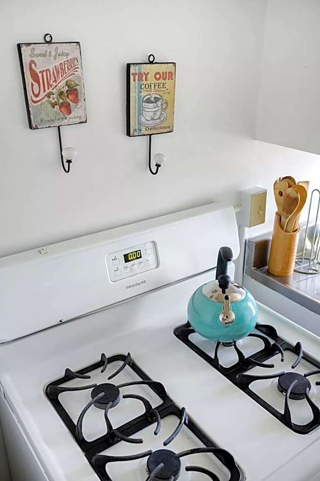 Spacious 2 Bedroom 2 Bathroom Unit Great Location