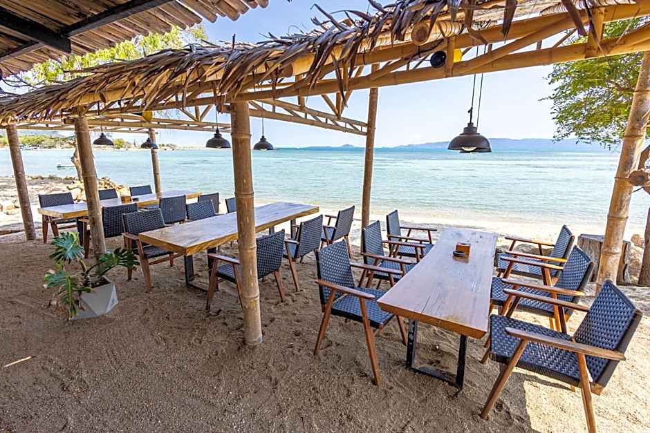 Absolute Beachfront Villas