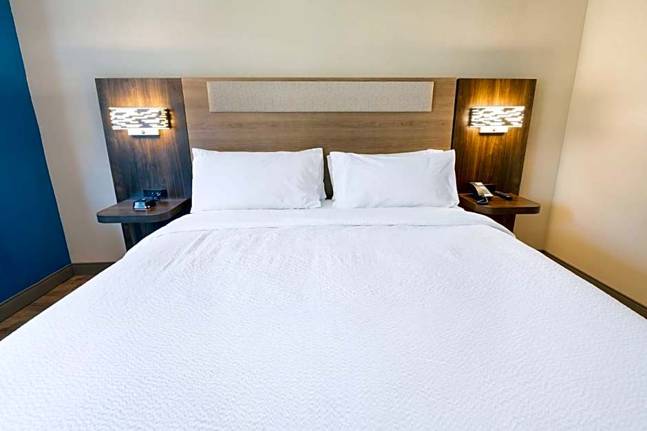 Photo 1 of 4 of 1 King Bed, Mobility Accessible, Roll in Shower