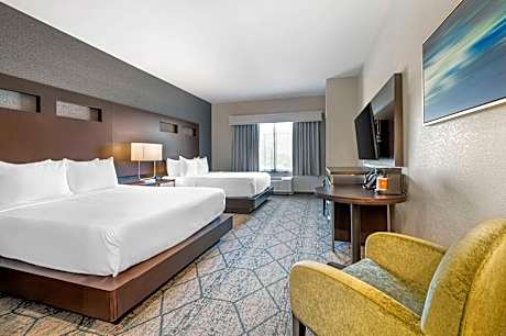 2 Queen Beds Nonsmoking