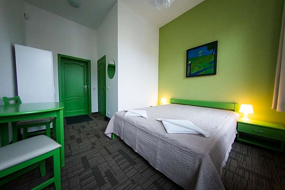 Economy 1 Double Bed or 2 Beds — 11 fotoğraftan 1. fotoğraf