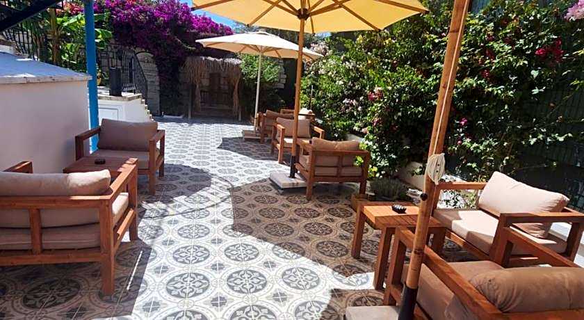 Tarcin Alacati Otel