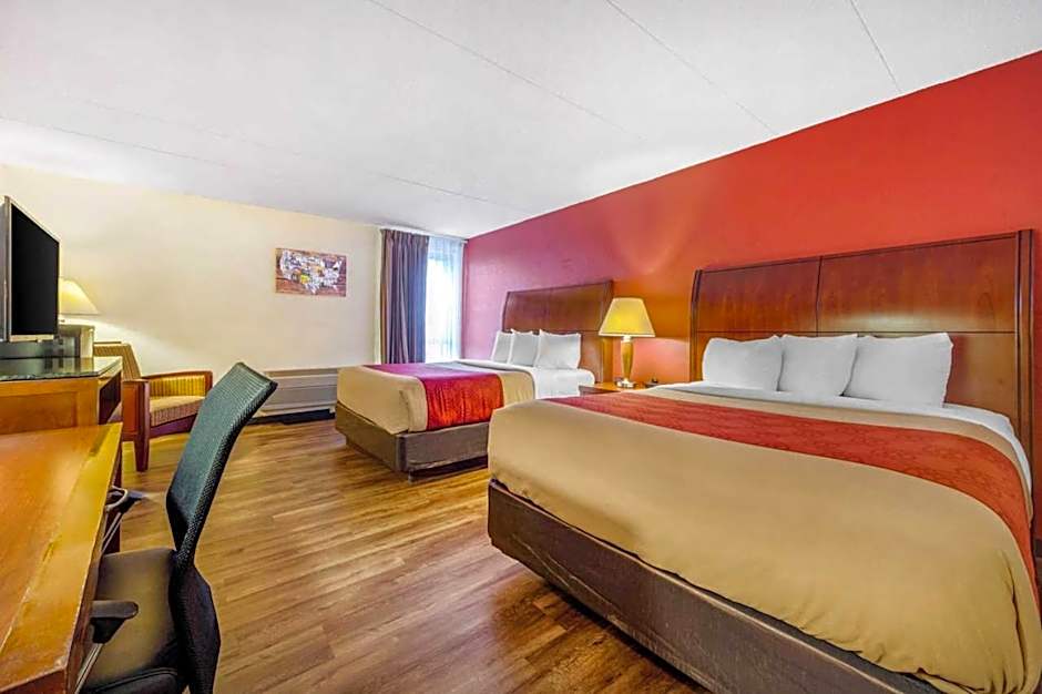 Econo Lodge Inn & Suites Brookings