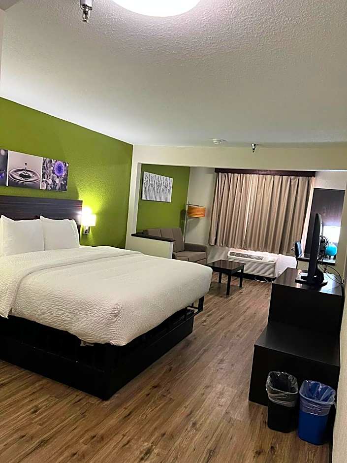 Sleep Inn & Suites Salina I-135