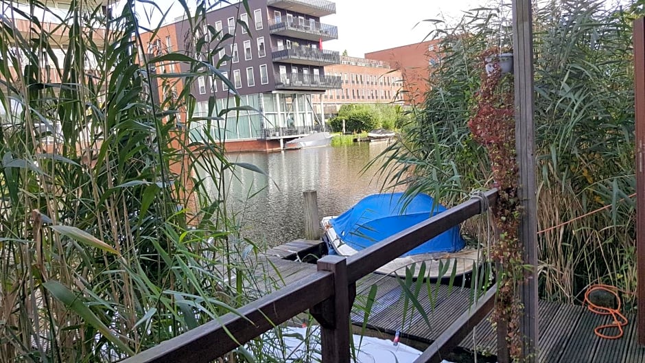 GREAT CANAL STUDIO - AC, Water view & Free parking