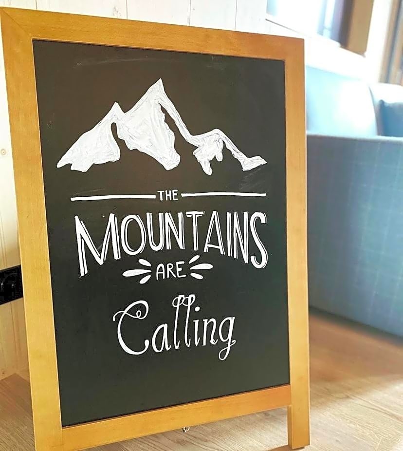 Eiger View Alpine Lodge