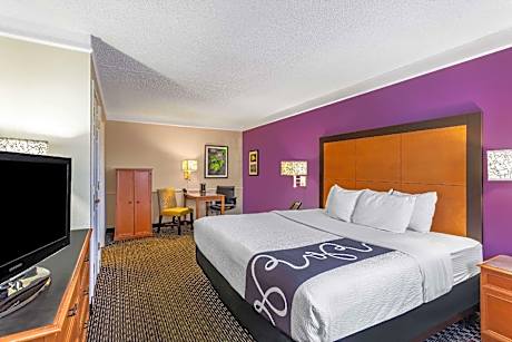 King Room with Roll-In Shower - Mobility Access/Non-Smoking