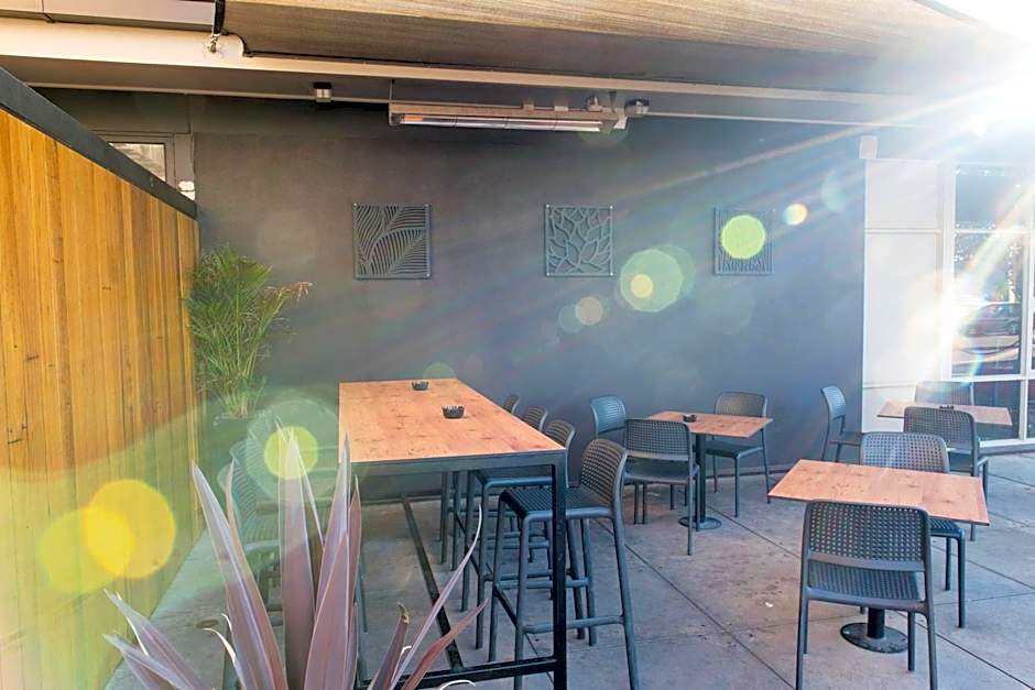 Nightcap at Hendon Hotel