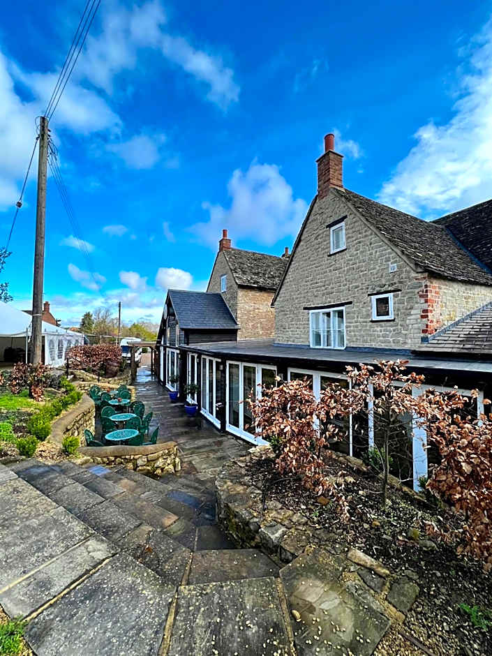 The Lion, Tredington