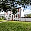 Historic Home Family Friendly Close to Seawall