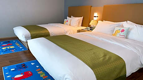 Standard Queen Room