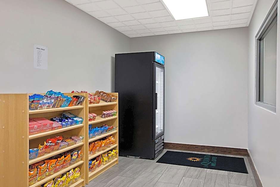 La Quinta Inn & Suites by Wyndham Omaha Airport Downtown